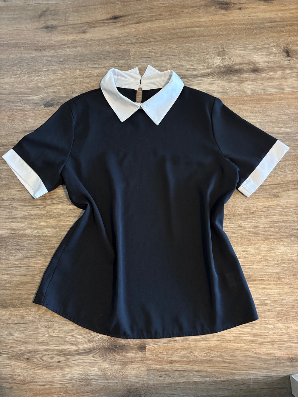 💛2 for $15! Black Short-Sleeve Top with White Collar and Cuffs
